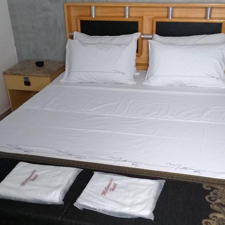 גווארולוס Millenium Hotel (Adults Only) מראה חיצוני תמונה