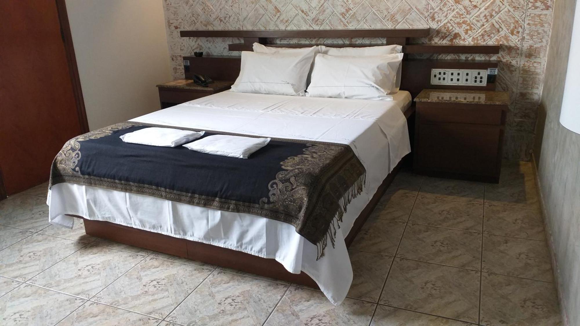 גווארולוס Millenium Hotel (Adults Only) מראה חיצוני תמונה